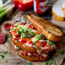 Pepperoni ve Peynir
